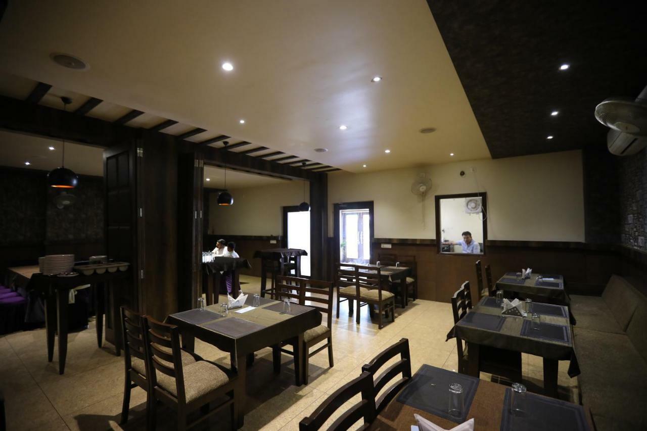 Oyo 40791 Hotel Hot N Fast Suratgarh Luaran gambar